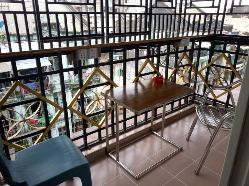 יאנגון Chan Myae Guesthouse מראה חיצוני תמונה