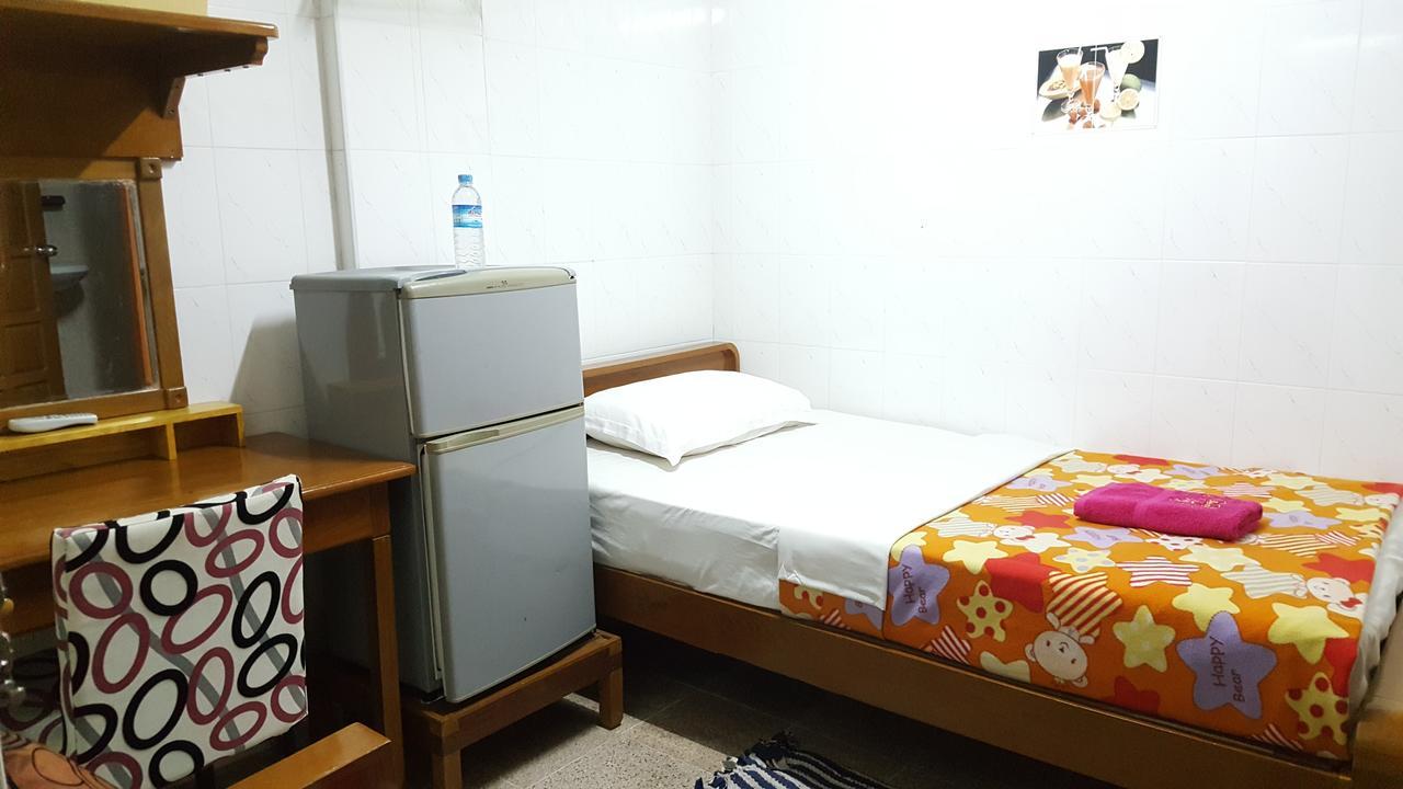 יאנגון Chan Myae Guesthouse מראה חיצוני תמונה
