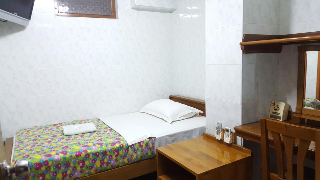 יאנגון Chan Myae Guesthouse מראה חיצוני תמונה