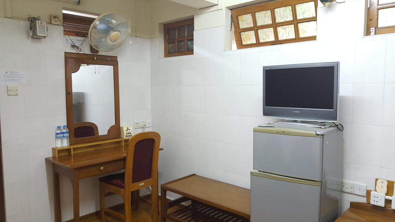 יאנגון Chan Myae Guesthouse מראה חיצוני תמונה
