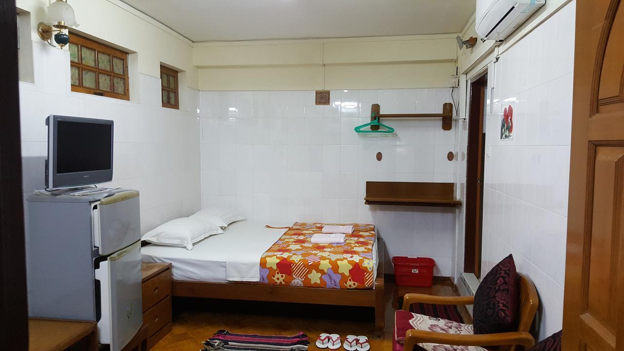 יאנגון Chan Myae Guesthouse מראה חיצוני תמונה