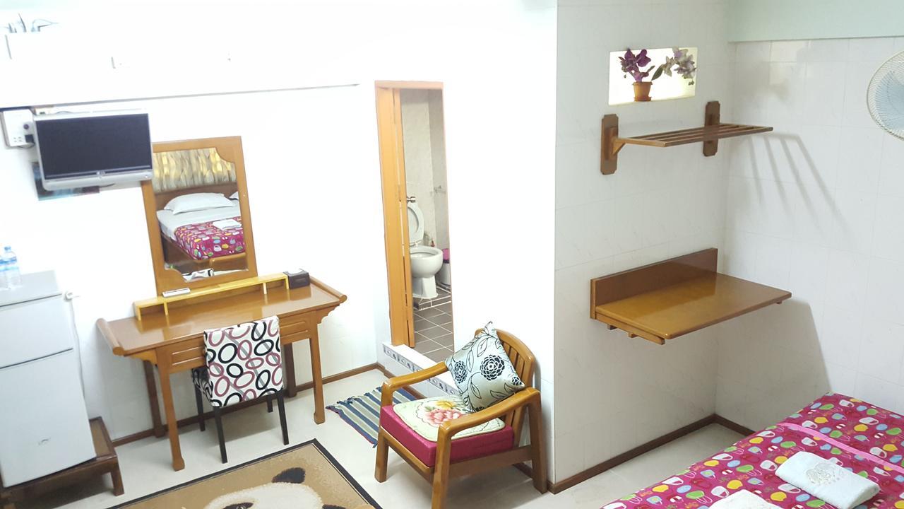 יאנגון Chan Myae Guesthouse מראה חיצוני תמונה