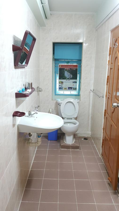 יאנגון Chan Myae Guesthouse מראה חיצוני תמונה