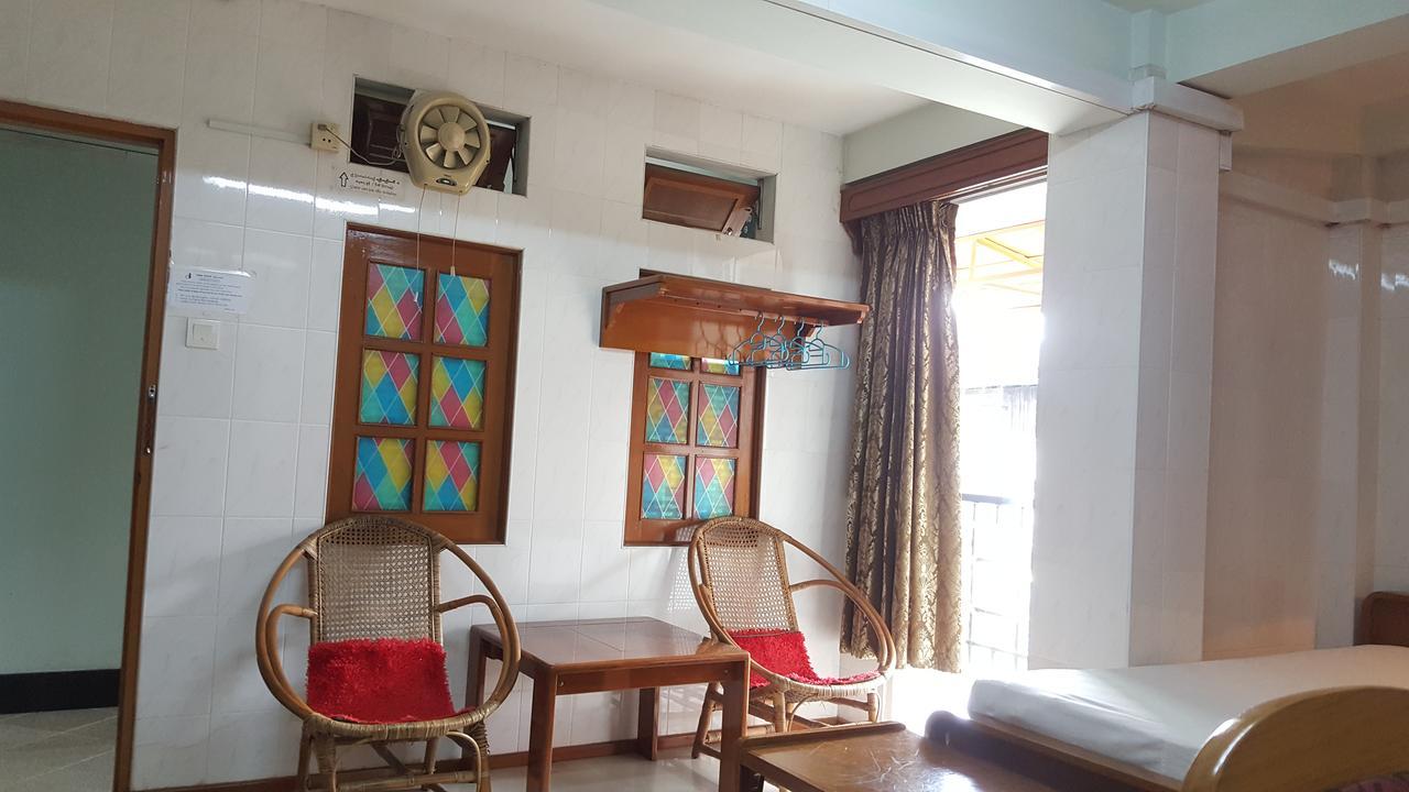יאנגון Chan Myae Guesthouse מראה חיצוני תמונה