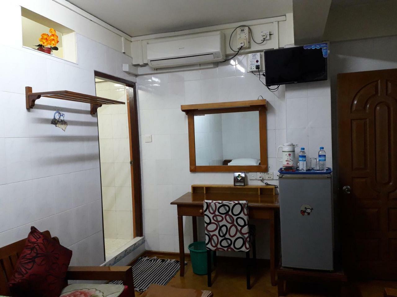 יאנגון Chan Myae Guesthouse מראה חיצוני תמונה
